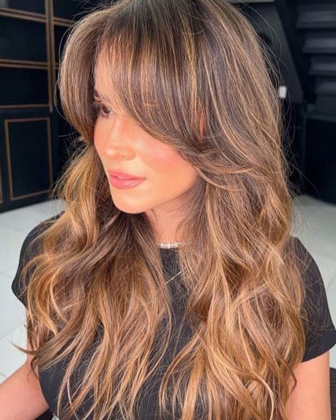 Visagismo e Franjas: Descubra o Corte Perfeito para o Seu Rosto