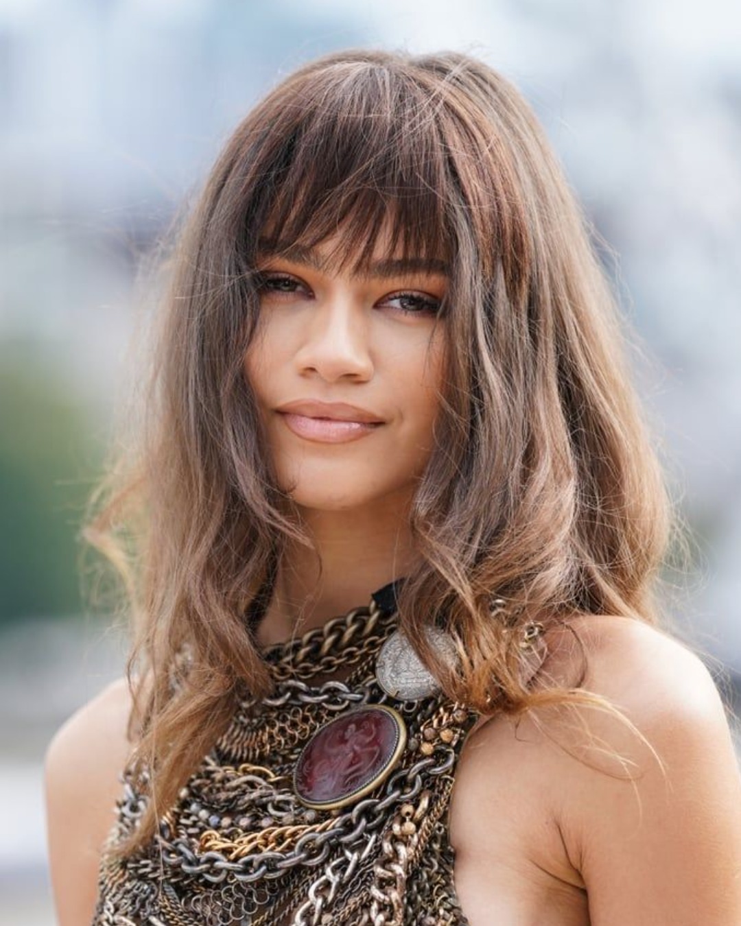 Baby Bangs vs. Wispy Bangs: Qual Franja Escolher para um Toque Moderno?