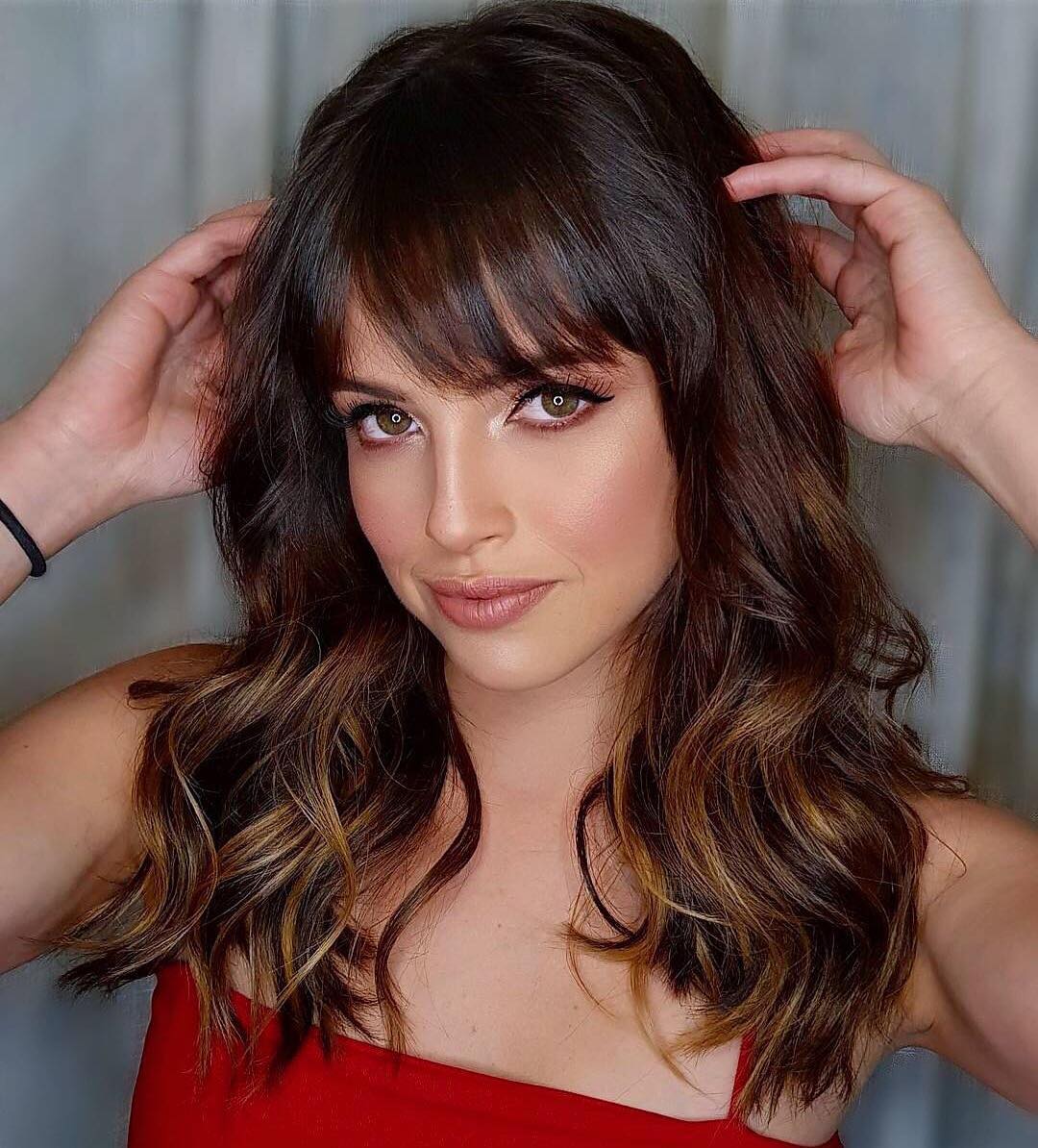 Curtain Bangs: O Guia Completo para Adotar a Franja do Momento