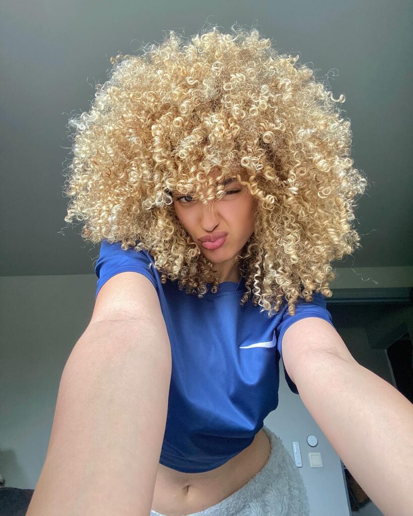 5 Mitos sobre Cabelo Crespo Loiro