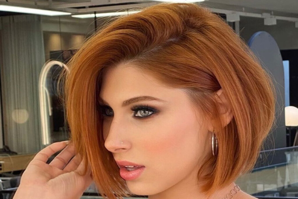 Transforme Seu Visual: Ideias de Cabelo Curto Chocolate com Mechas