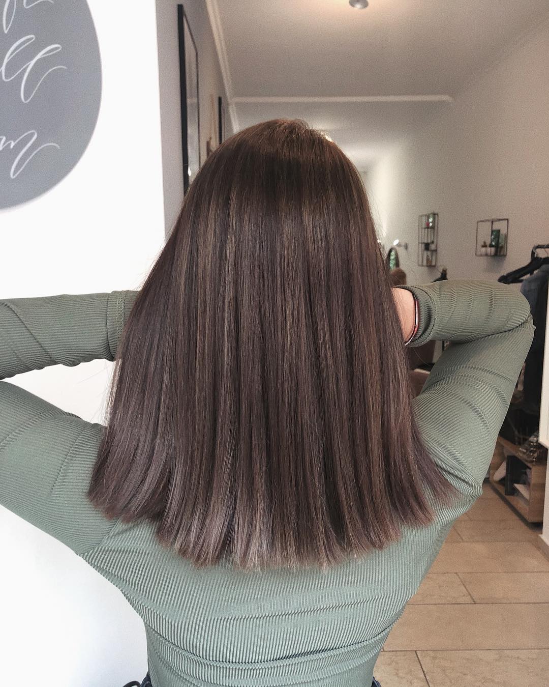 Cabelo Curto Chocolate Acobreado vs. Dourado: Qual Escolher?