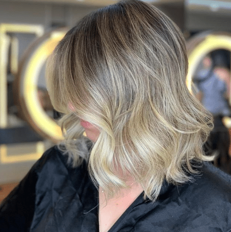 Manutenção Essencial para Cabelo Curto Iluminado: Raiz Esfumada e Hidratação