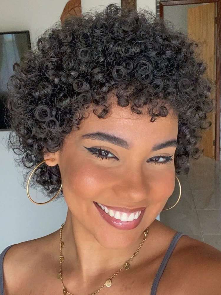 erros comuns ao cuidar de cabelo cacheado