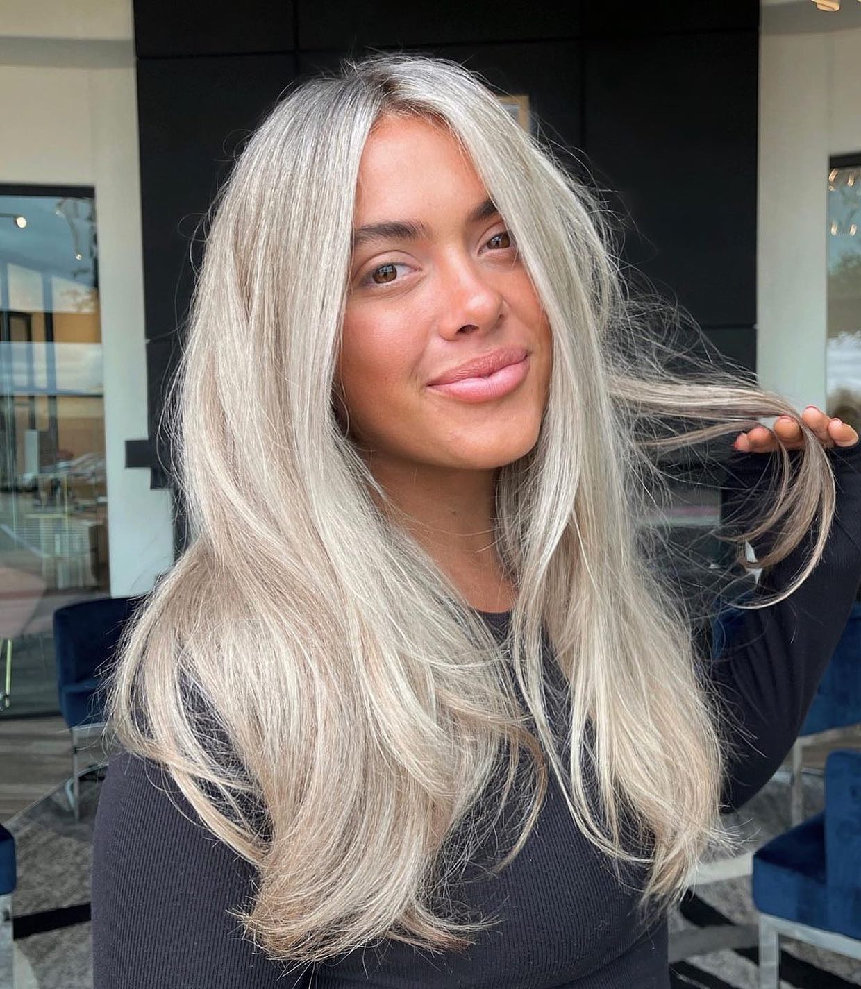 Cabelo Platinado com Raiz Esfumada: Tendência e Manutenção