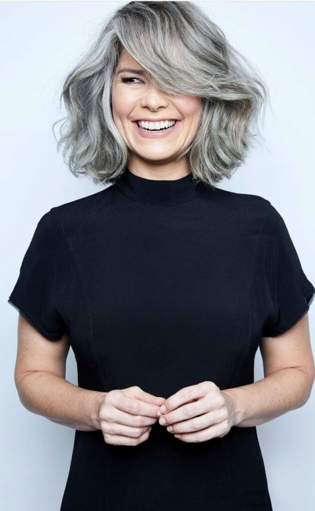 Pixie Cut Grisalho: 10 Inspirações Modernas para Mulheres