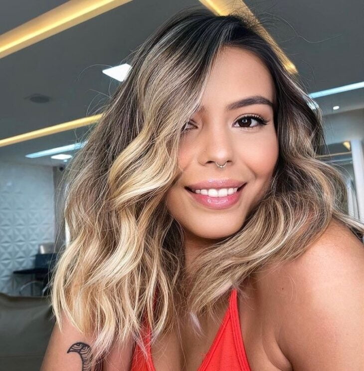 erros comuns ao fazer luzes em cabelo liso