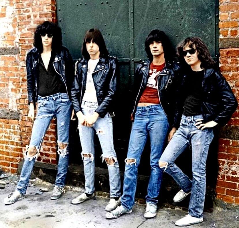 Inspirações de Cores Vibrantes para Cabelo Longo no Estilo Rock Moderno