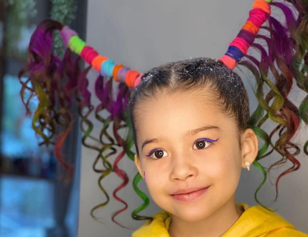 cabelo maluco com materiais reciclados