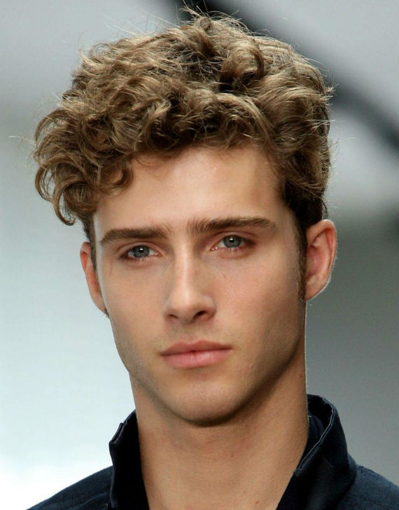 cabelo masculino enrolado