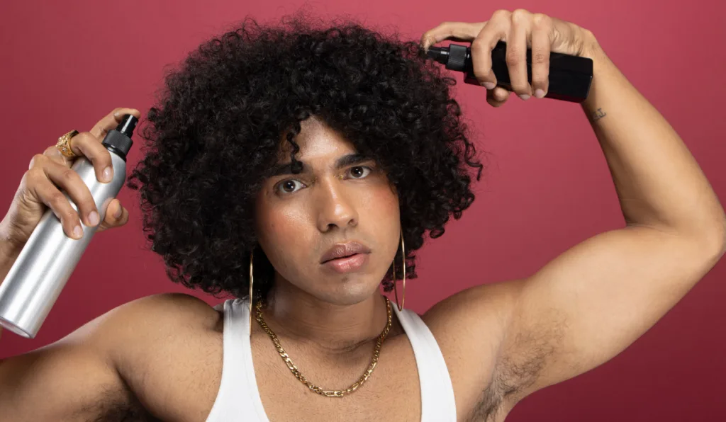 Penteados Modernos para Cabelo Cacheado Masculino Longo