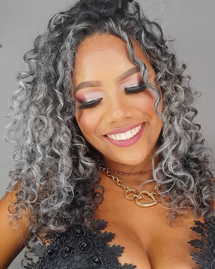 cabelo medio com luzes platinada fotos inspiracao