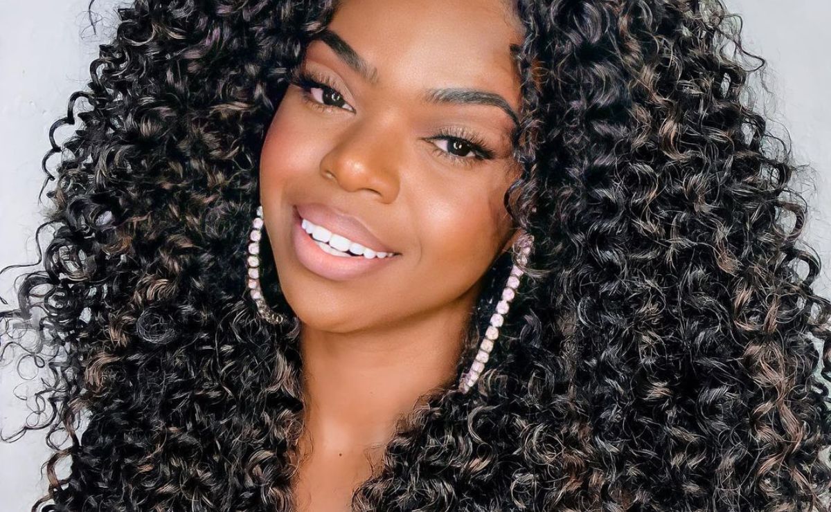 inspiração de penteados com cabelo orgânico cacheado