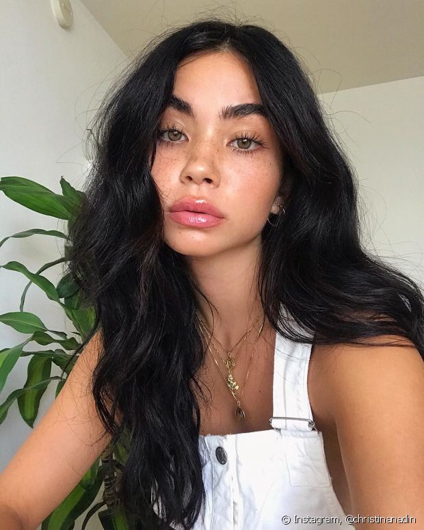 como definir cabelo preto ondulado curto