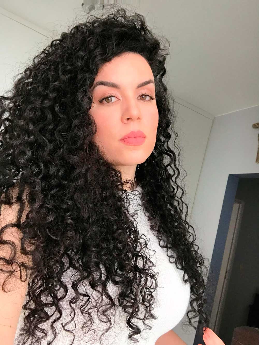 erros ao pintar cabelo de preto ondulado