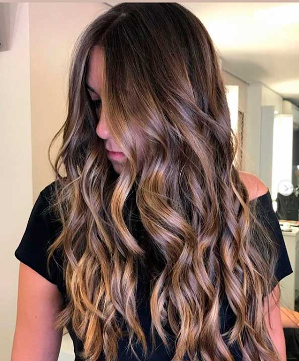 Como cuidar do cabelo colorido: Dicas essenciais para morenas