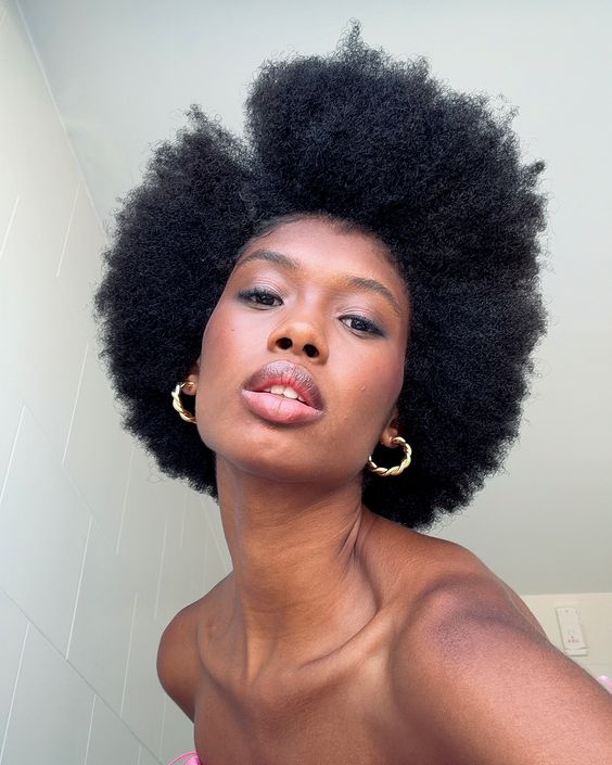 Cortes e Estilos Masculinos para Cabelos Afros: Tendências e Dicas