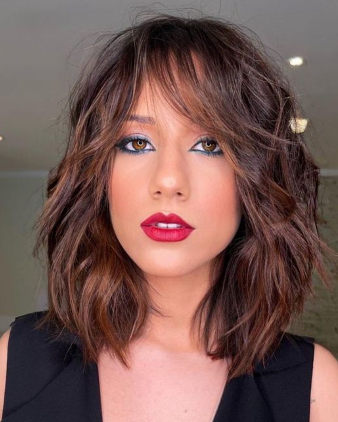 5 ideias de títulos:
1. Cabelo Médio Repicado: O Guia Completo para um Visual Moderno e Leve
2. Descubra os Segredos do Corte Médio Repicado: Tendências e Vantagens
3. Repicado vs. Camadas: Qual o Melhor Corte Médio para Você?
4. Cabelo Médio Repicado: Inspirações e Dicas para Todos os Tipos de Fio
5. Transforme seu Visual: Os Benefícios e Estilos do Corte Médio Repicado