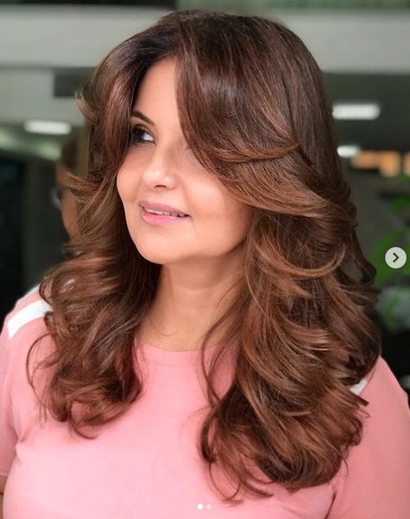 5 ideias de títulos:
1. Cabelo Médio Repicado: O Guia Completo para um Visual Moderno e Leve
2. Descubra os Segredos do Corte Médio Repicado: Tendências e Vantagens
3. Repicado vs. Camadas: Qual o Melhor Corte Médio para Você?
4. Cabelo Médio Repicado: Inspirações e Dicas para Todos os Tipos de Fio
5. Transforme seu Visual: Os Benefícios e Estilos do Corte Médio Repicado