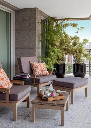Varandas Pequenas: Soluções Inteligentes com Cadeiras Dobráveis e Acapulco