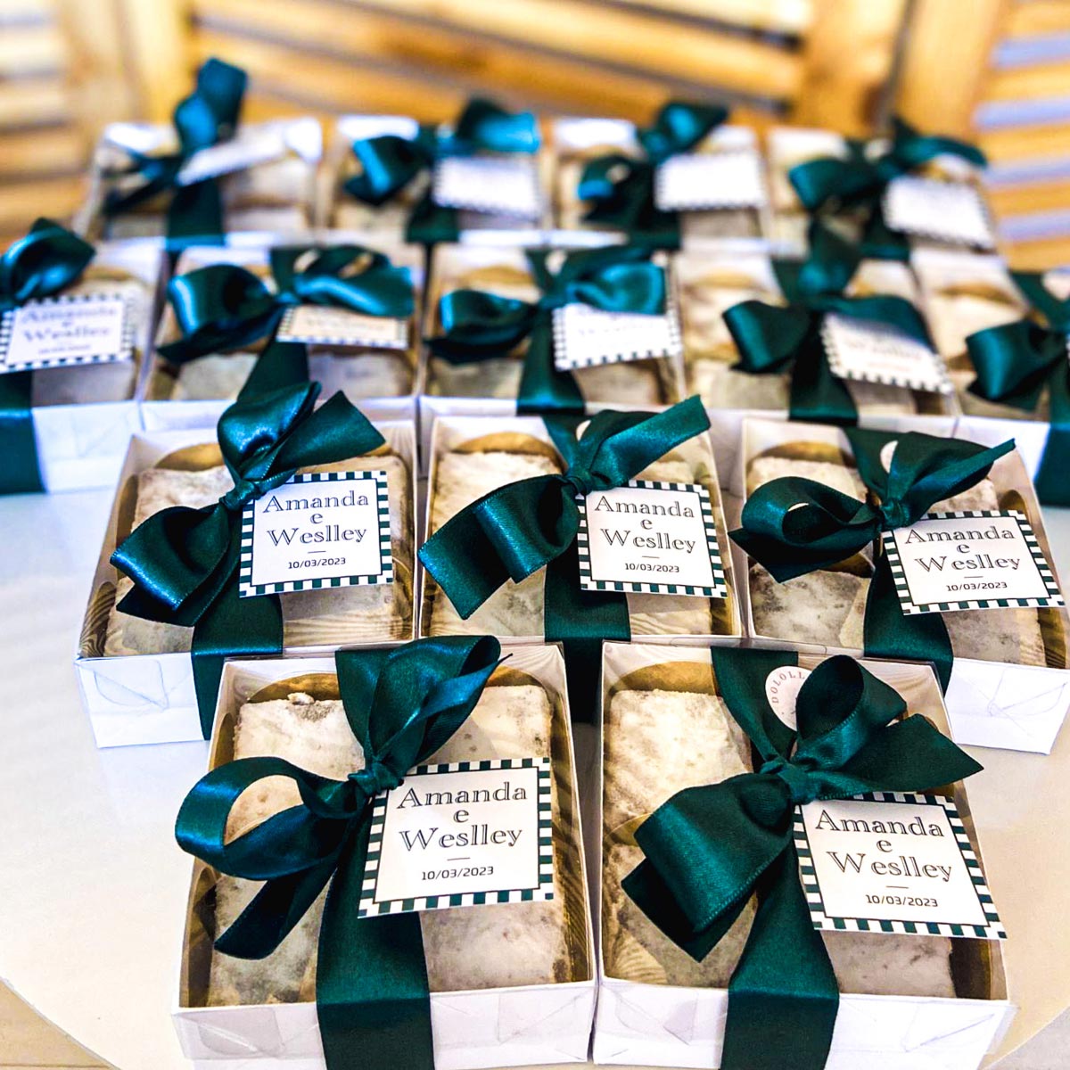 5 ideias de títulos:
1. Como Escolher a Caixa de Lembranças Perfeita para Cada Ocasião
2. Caixas de Memórias para Bebês: Guardando os Primeiros Momentos
3. Ideias Criativas de Caixas Personalizadas para Presentes Inesquecíveis
4. Luxo e Artesanato: As Melhores Caixas de Lembranças para Eventos Especiais
5. DIY: Crie Sua Própria Caixa de Memórias Personalizada