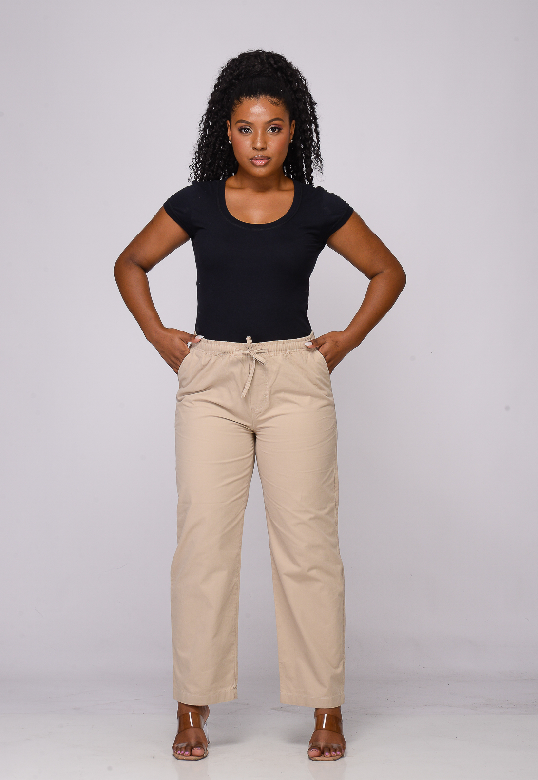 Calça bege feminina plus size