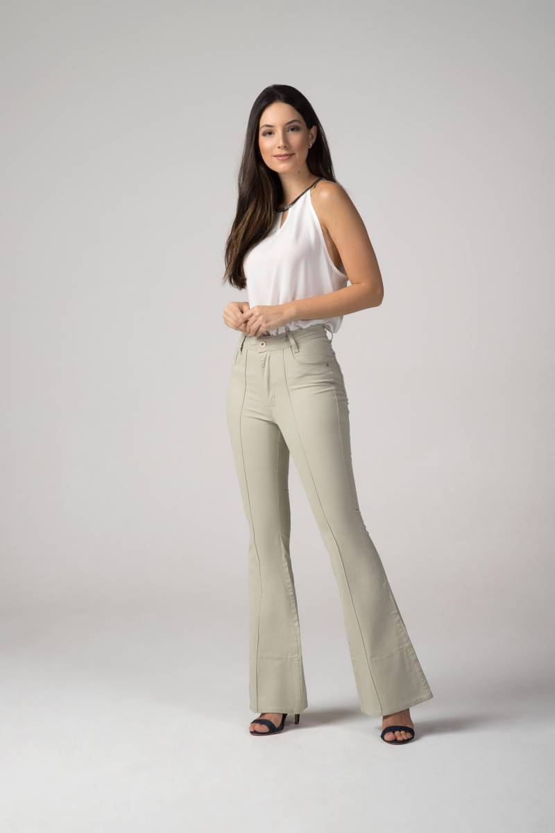Calça bege feminina cargo
