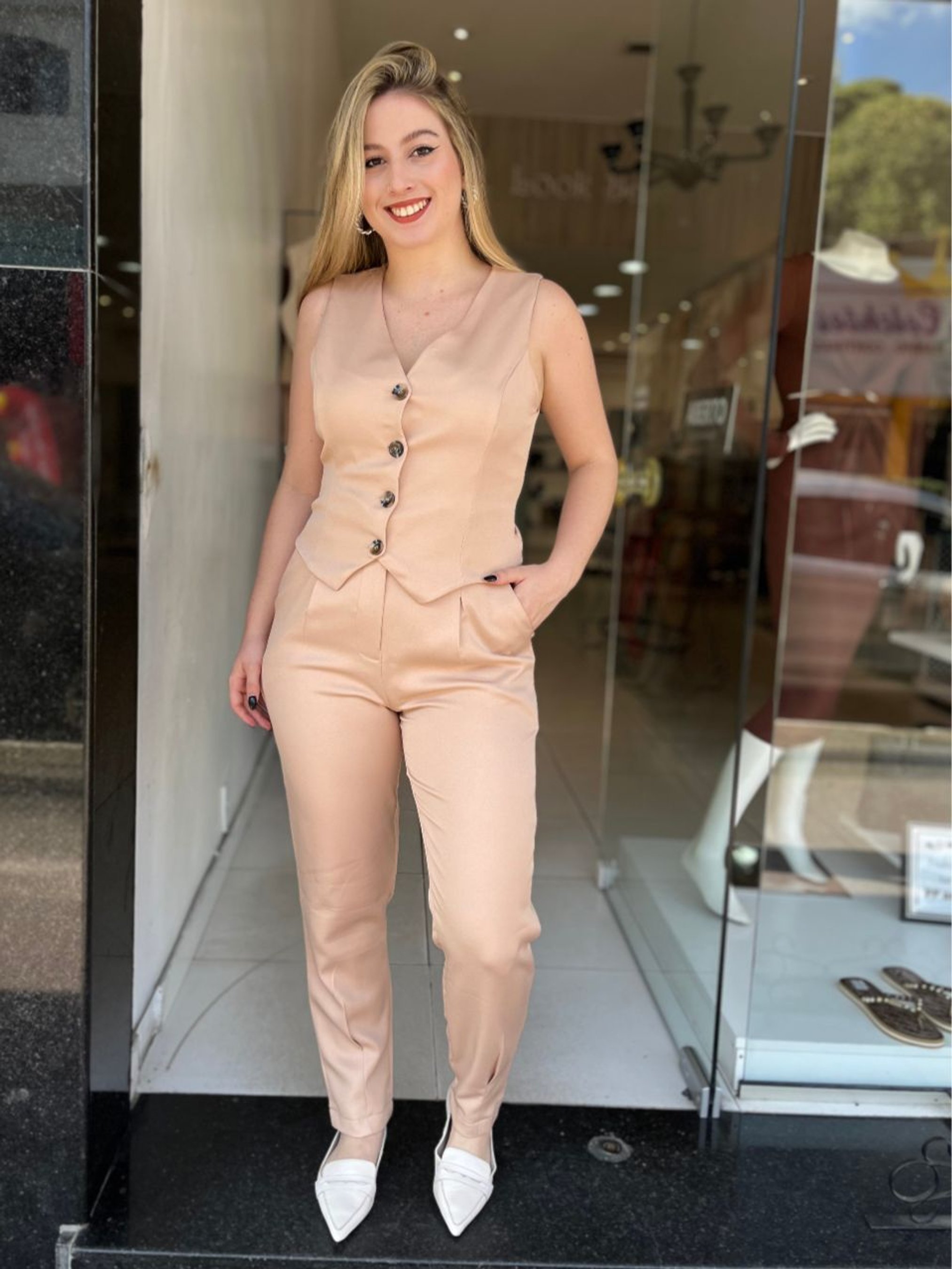 Calça bege feminina sarja