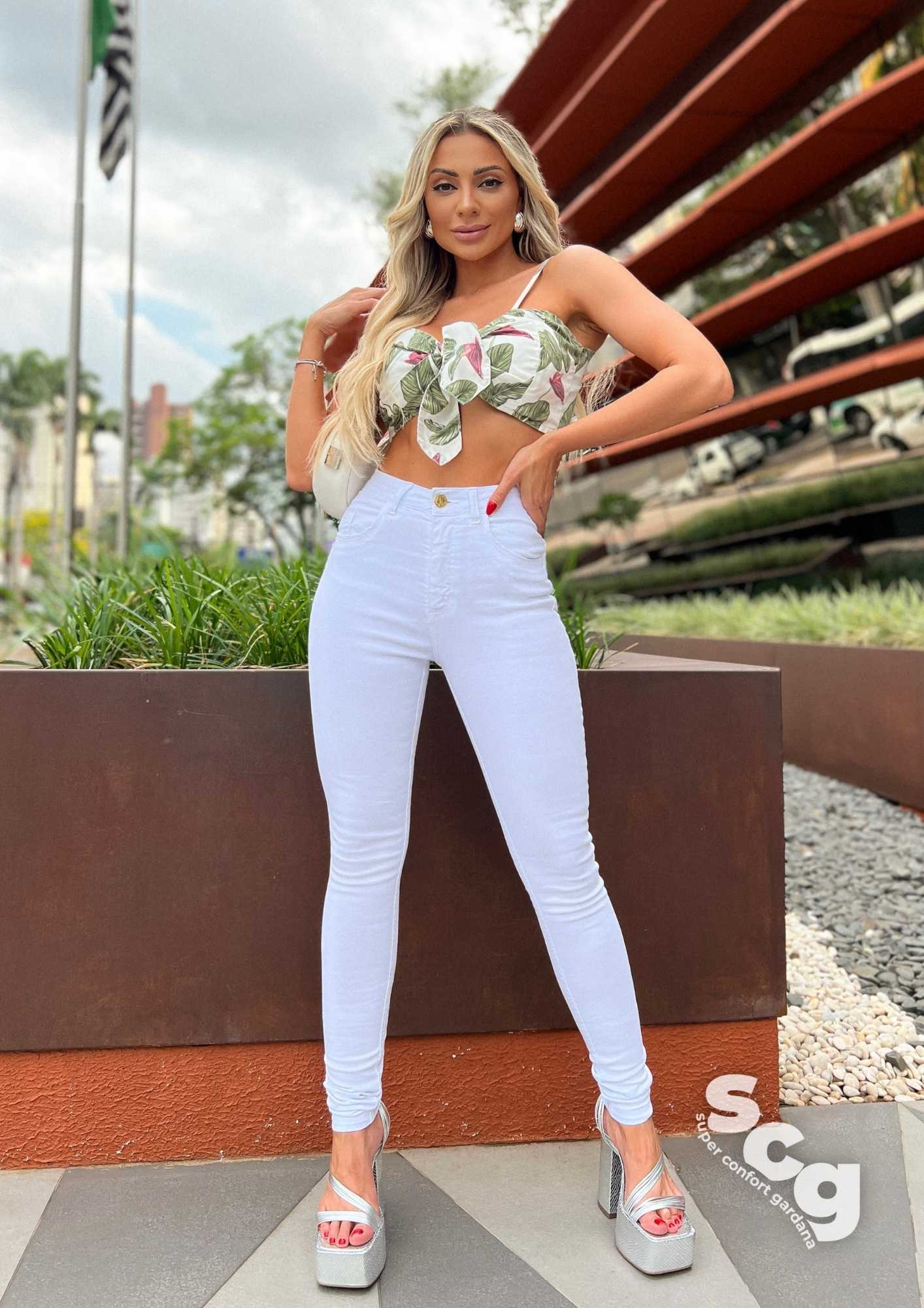 Os Melhores Tecidos para Sua Calça Branca: Elegância e Conforto