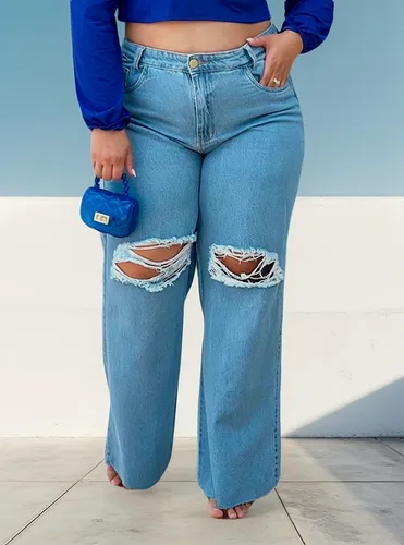 Jeans Destroyed: 5 Looks Elegantes para Usar no Dia a Dia e em Ocasiões Especiais