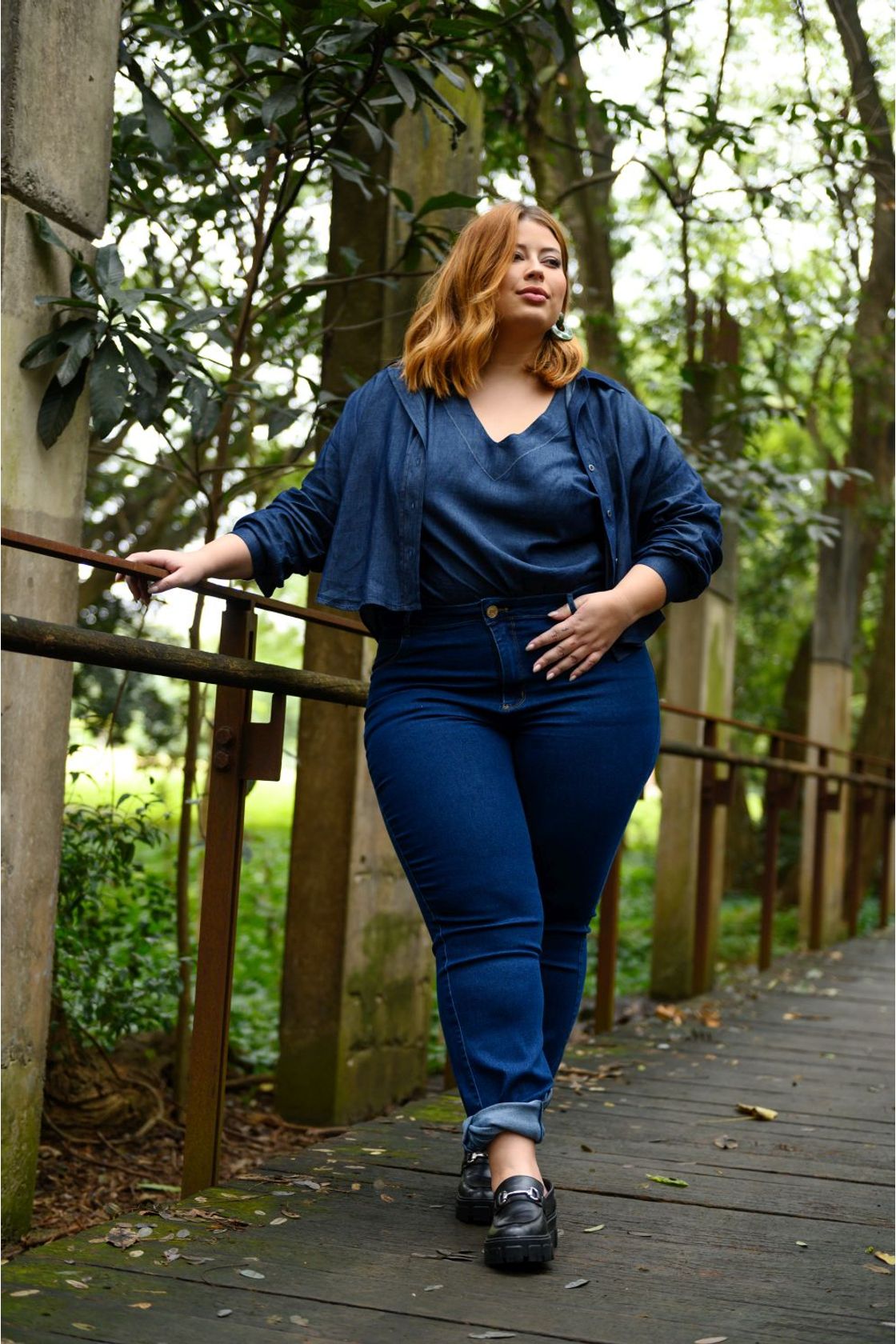 calça jeans plus size colorida
