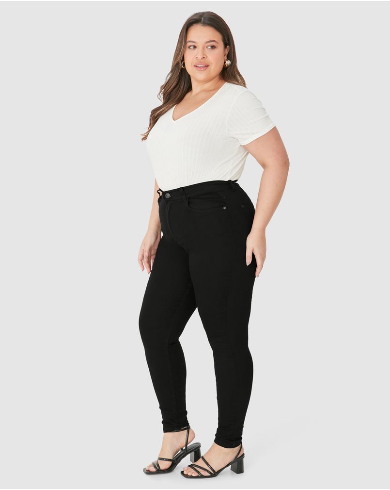 calça jeans plus size com barra flare