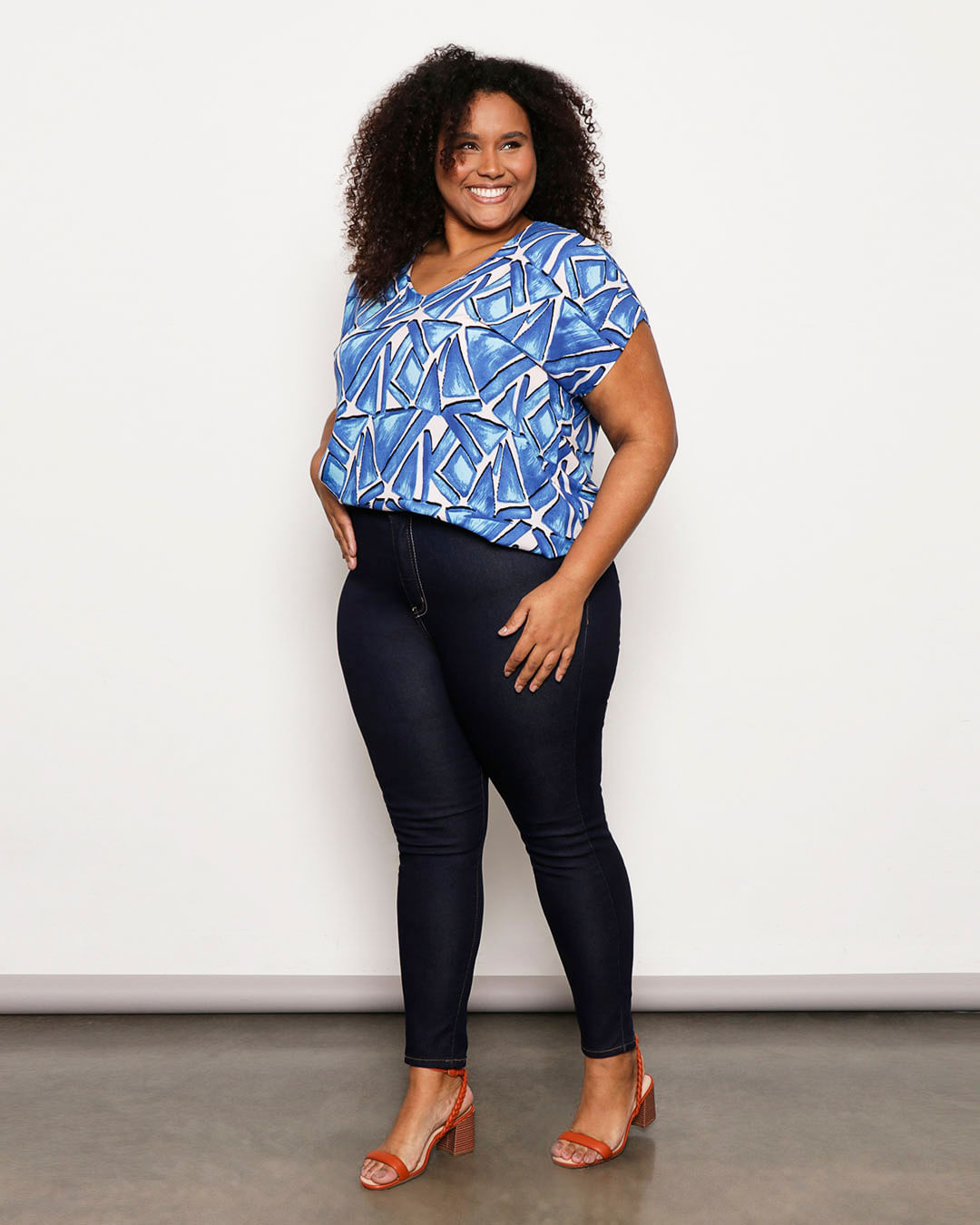 calça jeans plus size pantalona