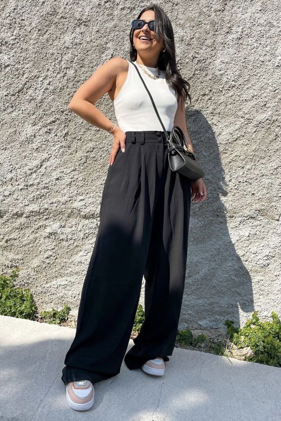 Calça pantalona preta de crepe