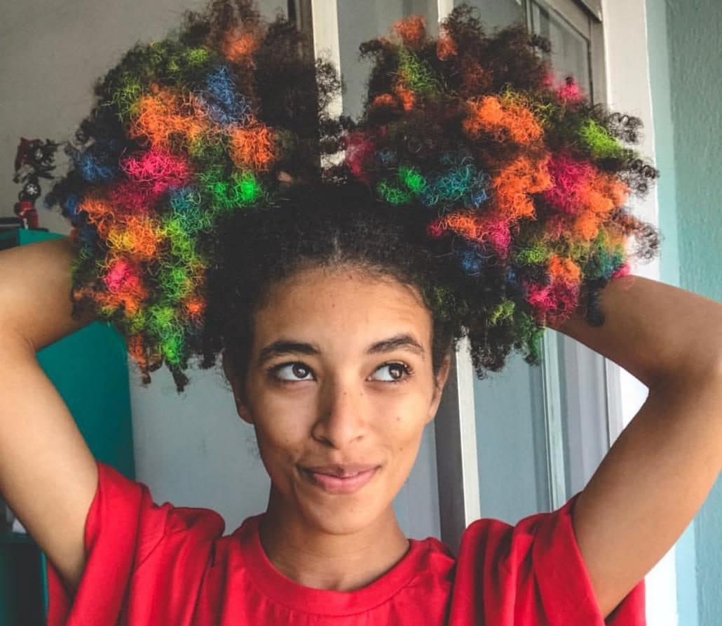 Cronograma Capilar Essencial para Cabelos Cacheados Coloridos de Vermelho