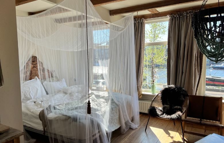 cama com mosquiteiro