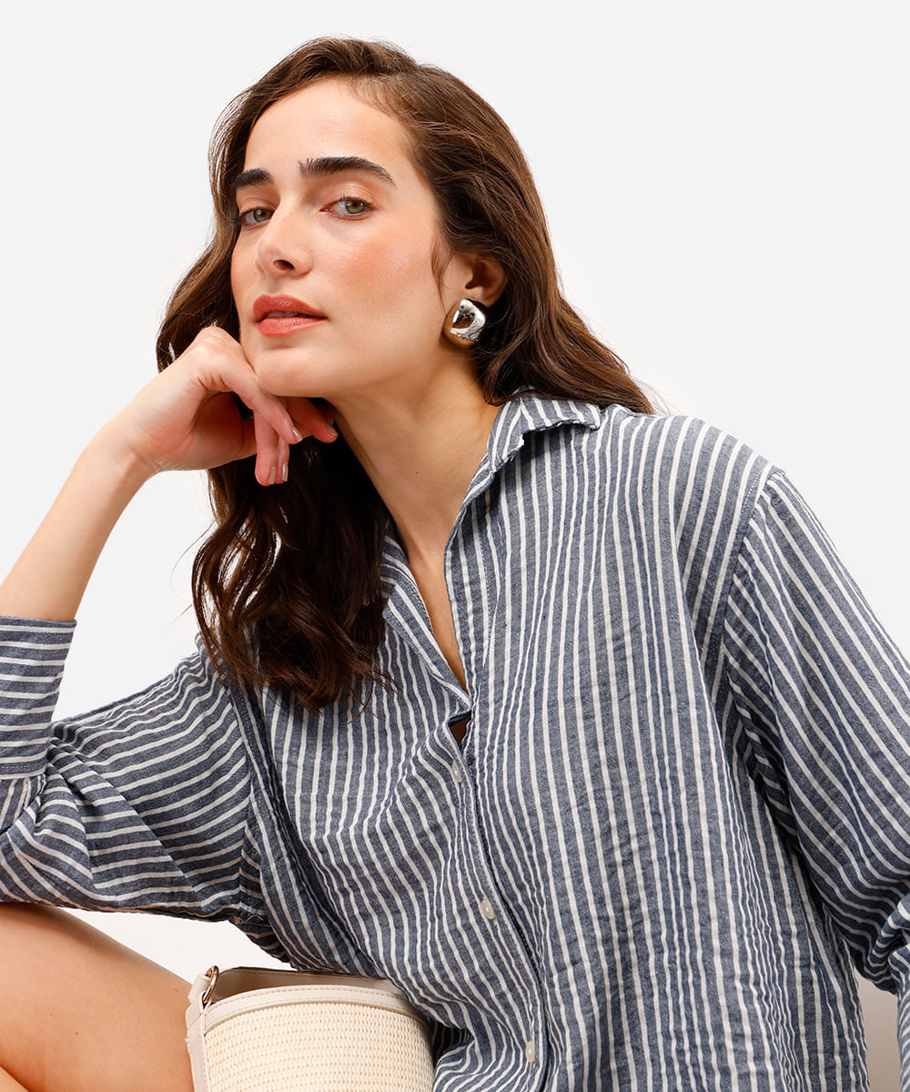 Dicas de estilo: Como usar camisa de linho listrada azul no trabalho