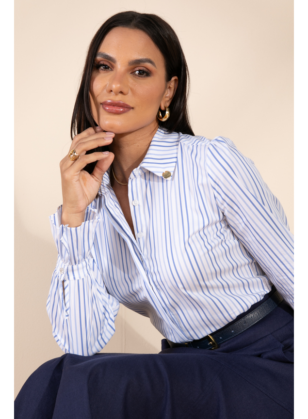 10 looks incríveis com camisa de linho listrada azul para todas as ocasiões