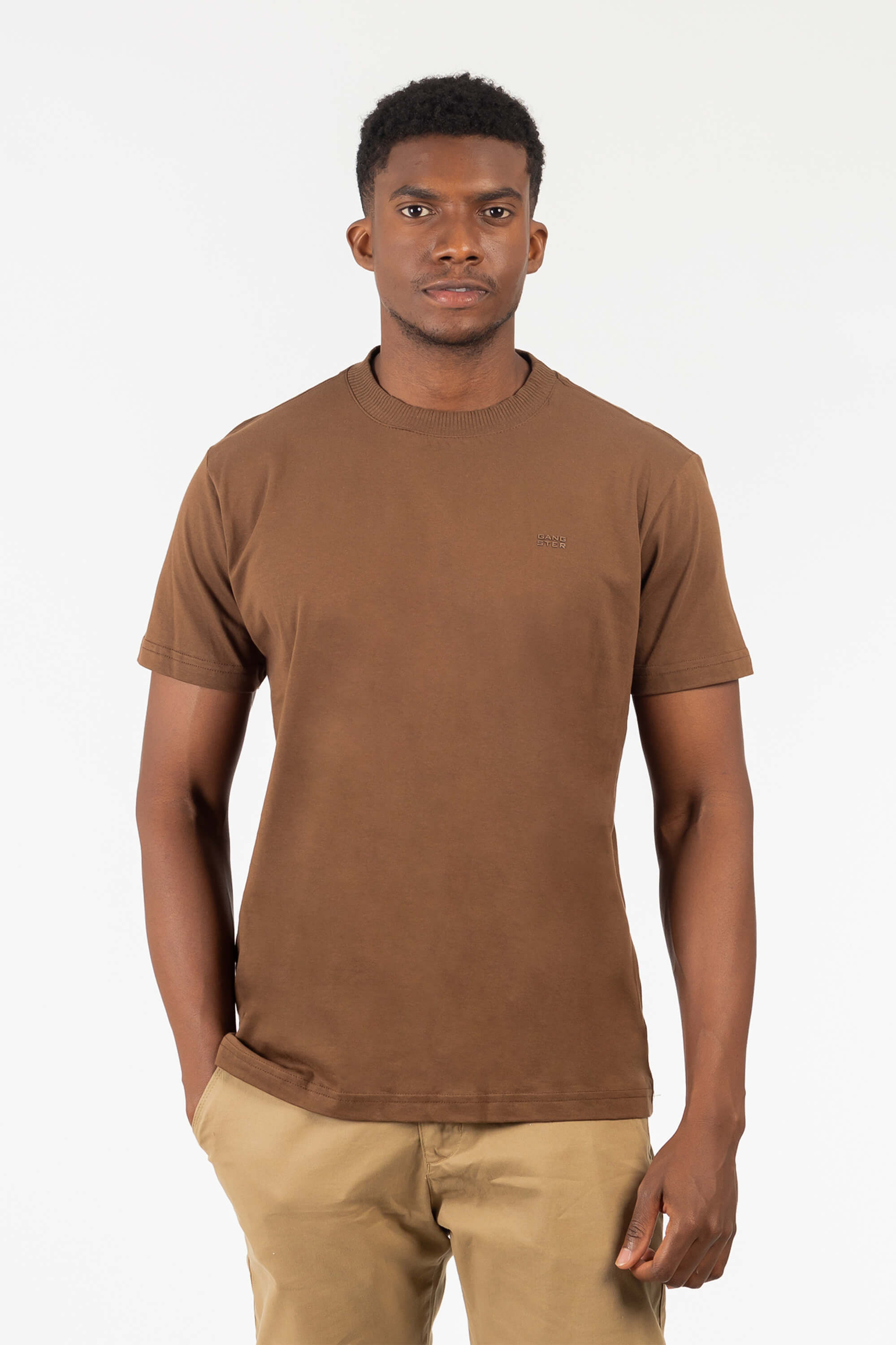 camiseta marrom masculina