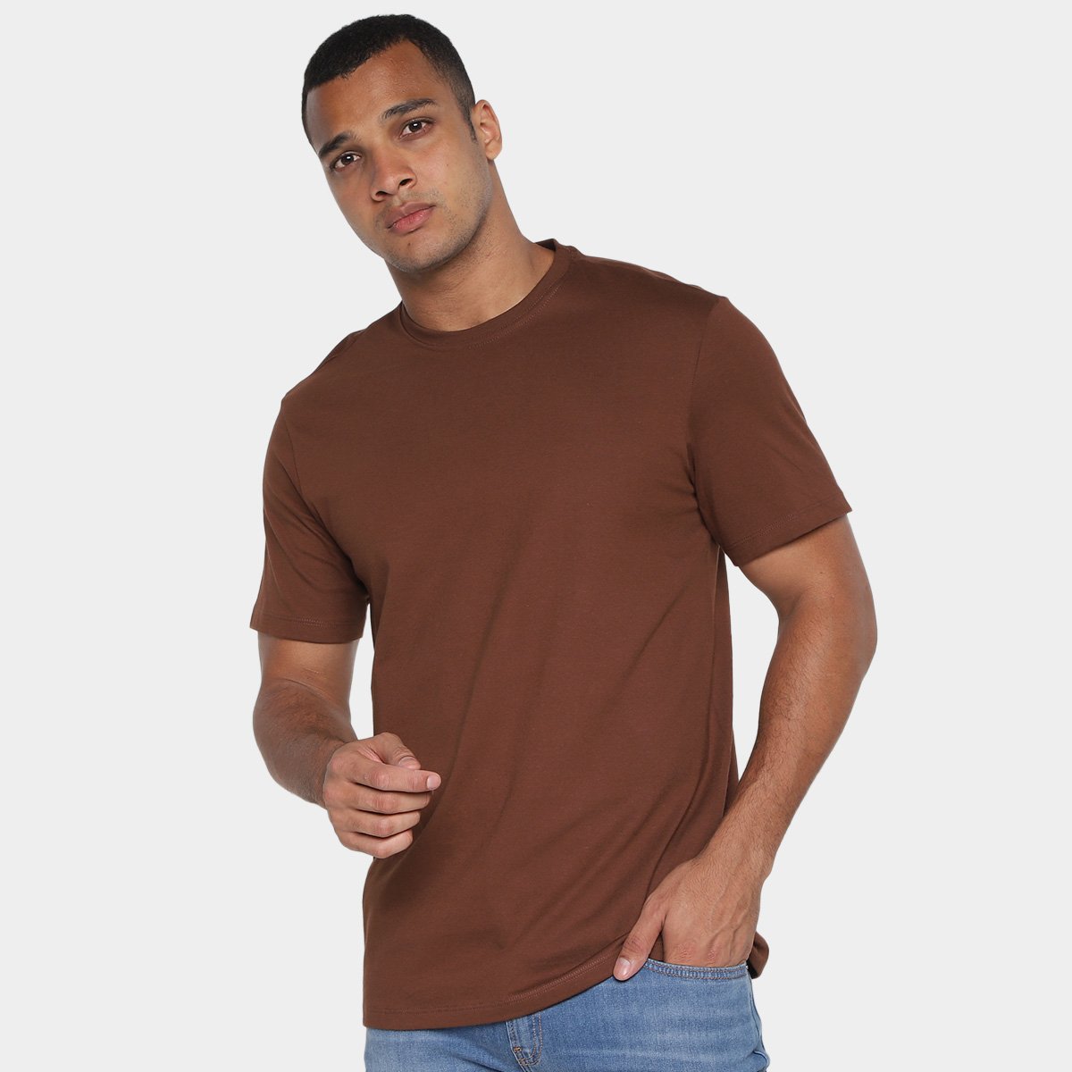 camiseta marrom básica