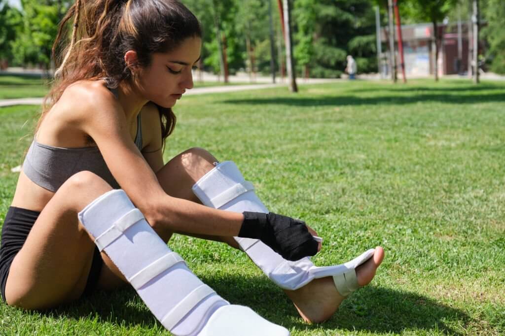 1. Guia Completo: Como Escolher a Caneleira de Muay Thai Perfeita para Você
2. Fairtex vs. Venum: Qual a Melhor Marca de Caneleira Profissional?
3. O Que Observar na Hora de Comprar uma Caneleira de Muay Thai?
4. Preço e Custo-Benefício: Encontrando a Caneleira Ideal para seu Treino
5. Tamanhos e Ajustes: Garantindo o Conforto e a Proteção da sua Caneleira