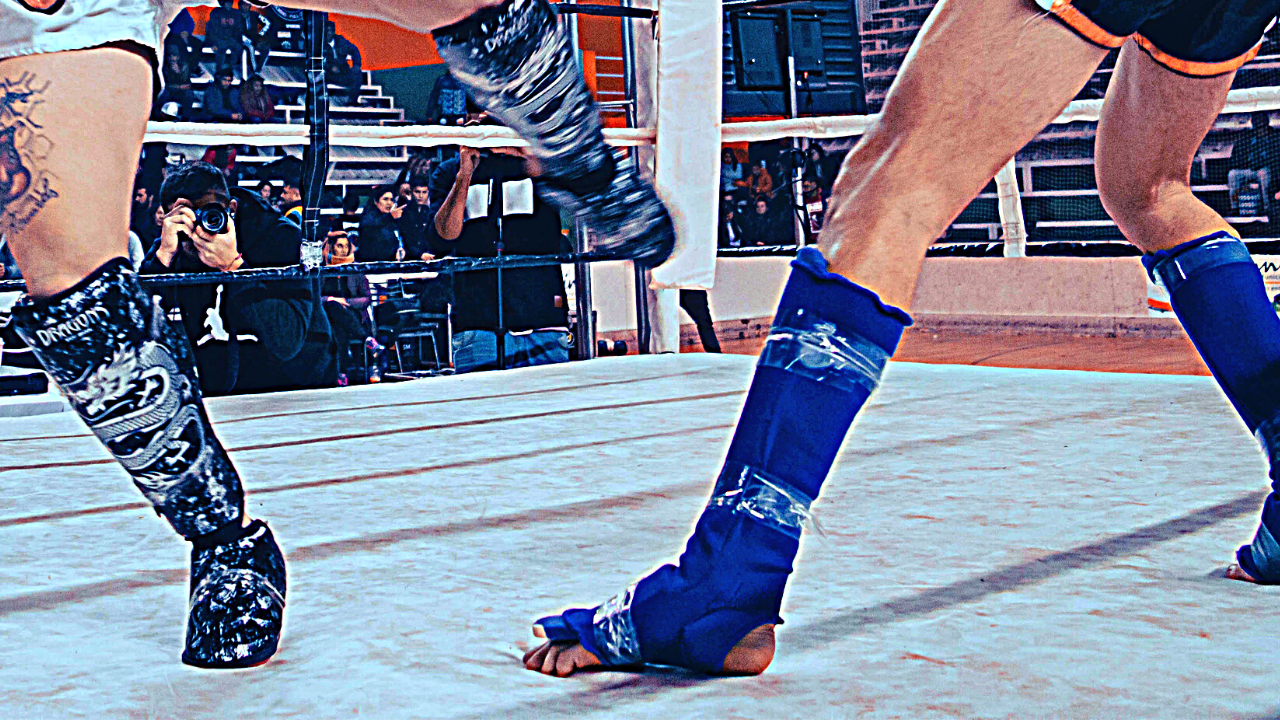 1. Guia Completo: Como Escolher a Caneleira de Muay Thai Perfeita para Você
2. Fairtex vs. Venum: Qual a Melhor Marca de Caneleira Profissional?
3. O Que Observar na Hora de Comprar uma Caneleira de Muay Thai?
4. Preço e Custo-Benefício: Encontrando a Caneleira Ideal para seu Treino
5. Tamanhos e Ajustes: Garantindo o Conforto e a Proteção da sua Caneleira