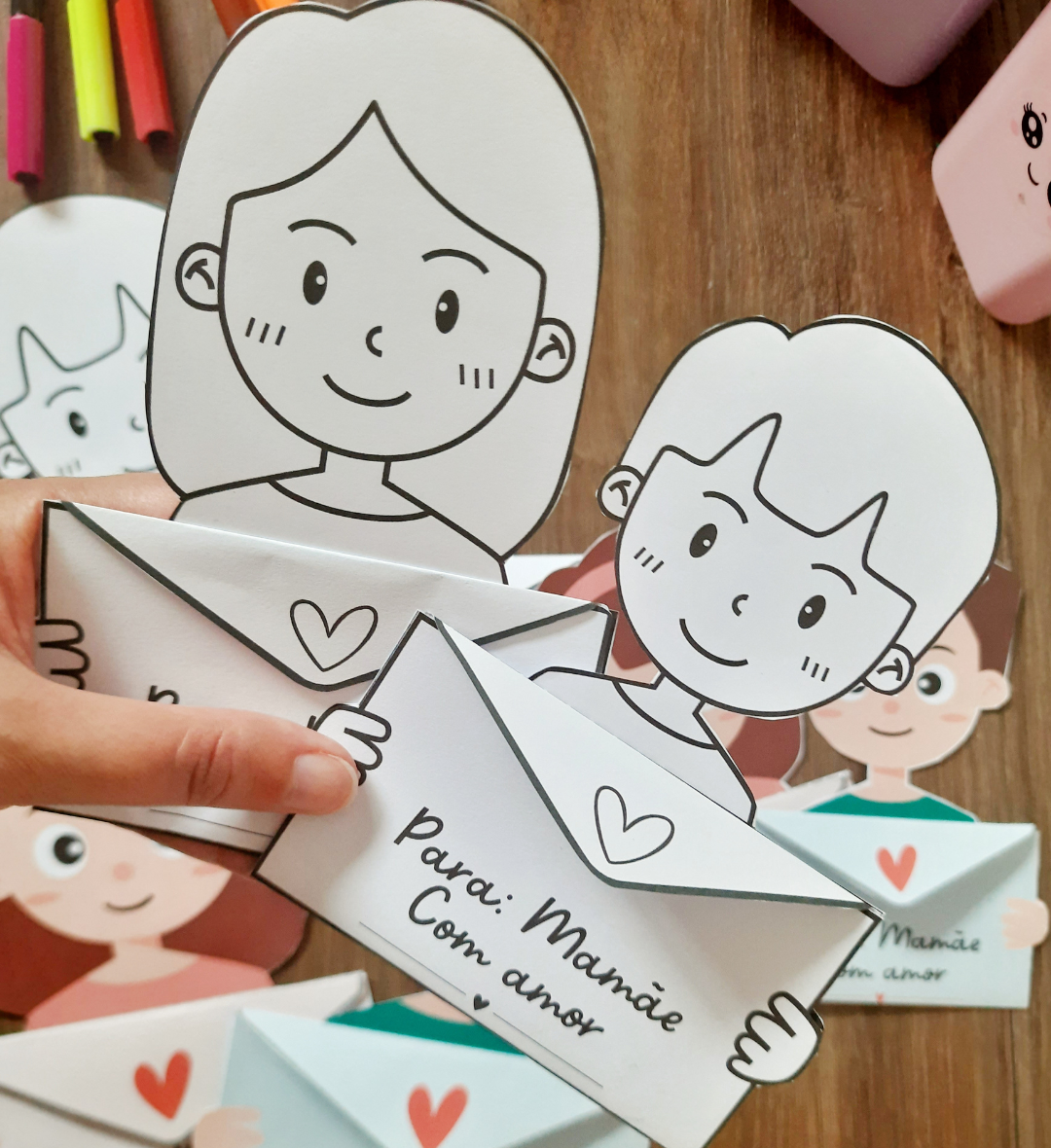 Guia Completo: Como Criar o Cartão de Dia das Mães Perfeito (DIY ou Digital)