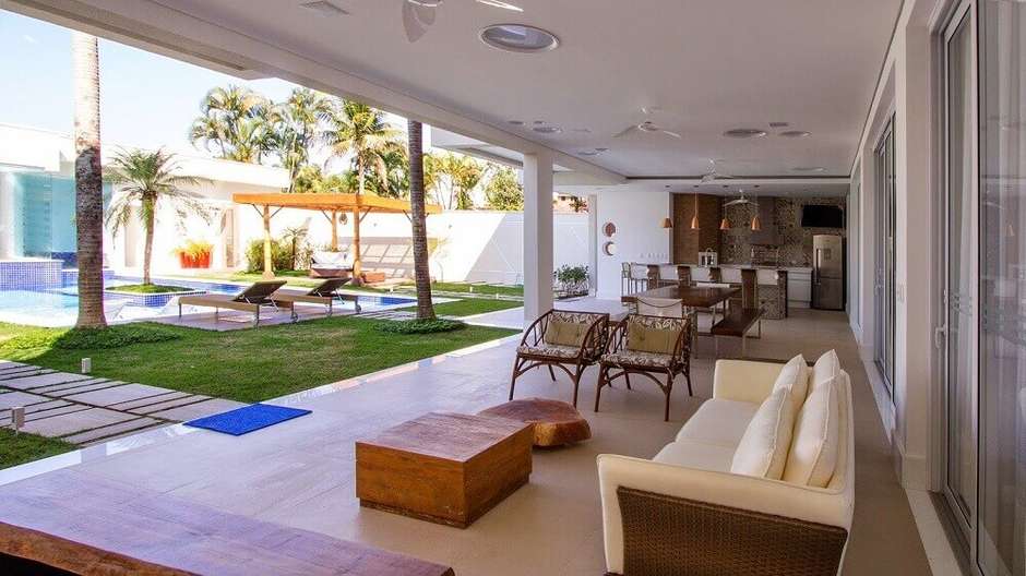 planta de casa com área gourmet na frente e garagem