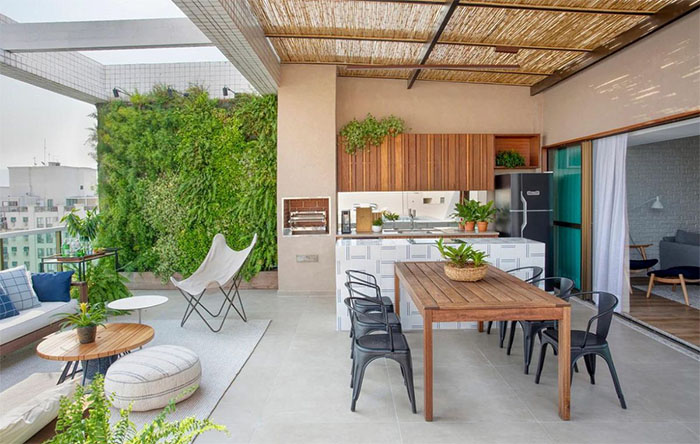 casa com área gourmet na frente e piscina