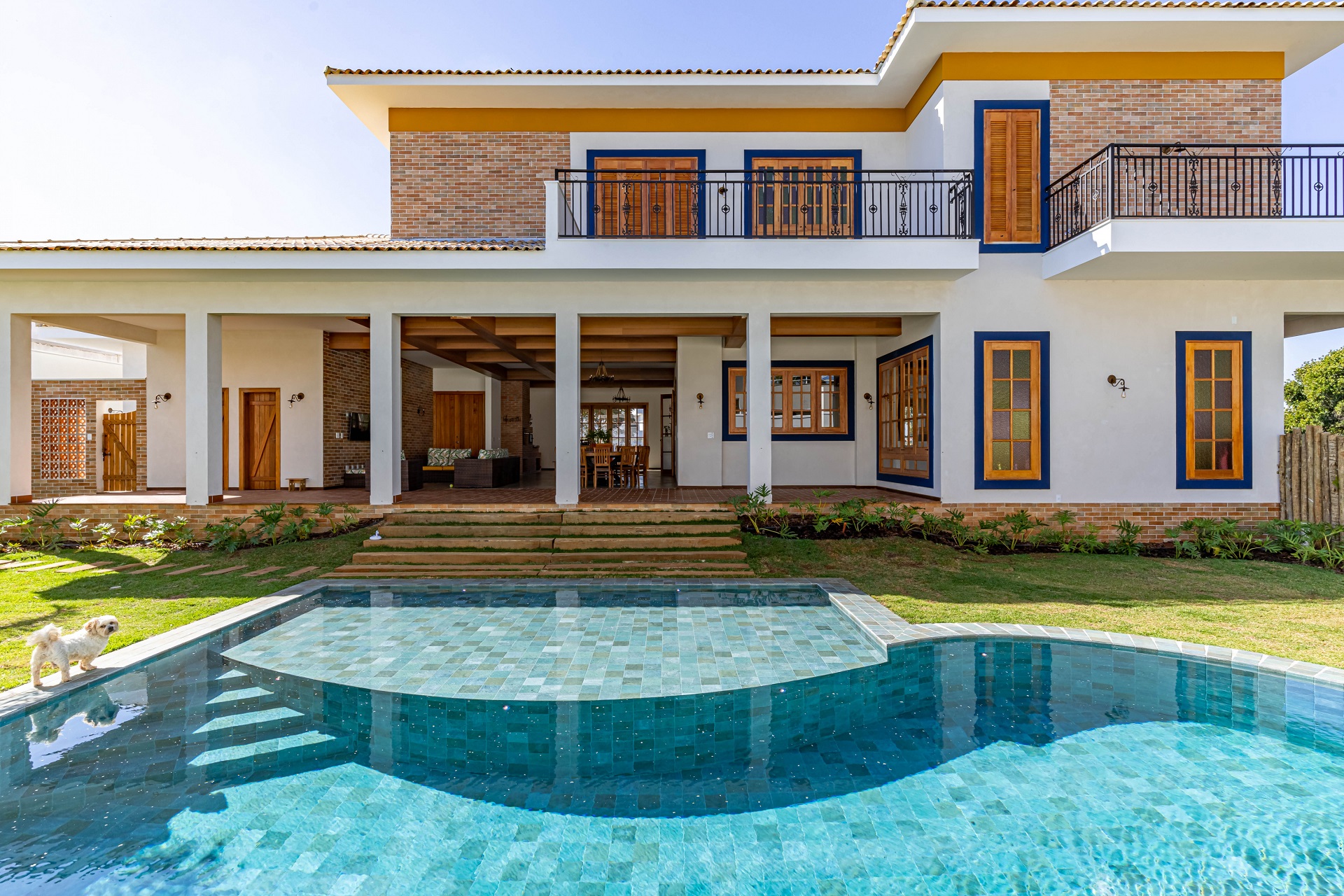 1. Como trazer o estilo casa de fazenda moderna para sua casa. 2. Materiais essenciais para uma casa de fazenda contemporânea. 3. Design de interiores: Aconchego e luxo na casa de fazenda. 4. Paisagismo integrado: A natureza na sua casa de fazenda. 5. Construindo do zero ou reformando: Dicas para sua casa de fazenda moderna.