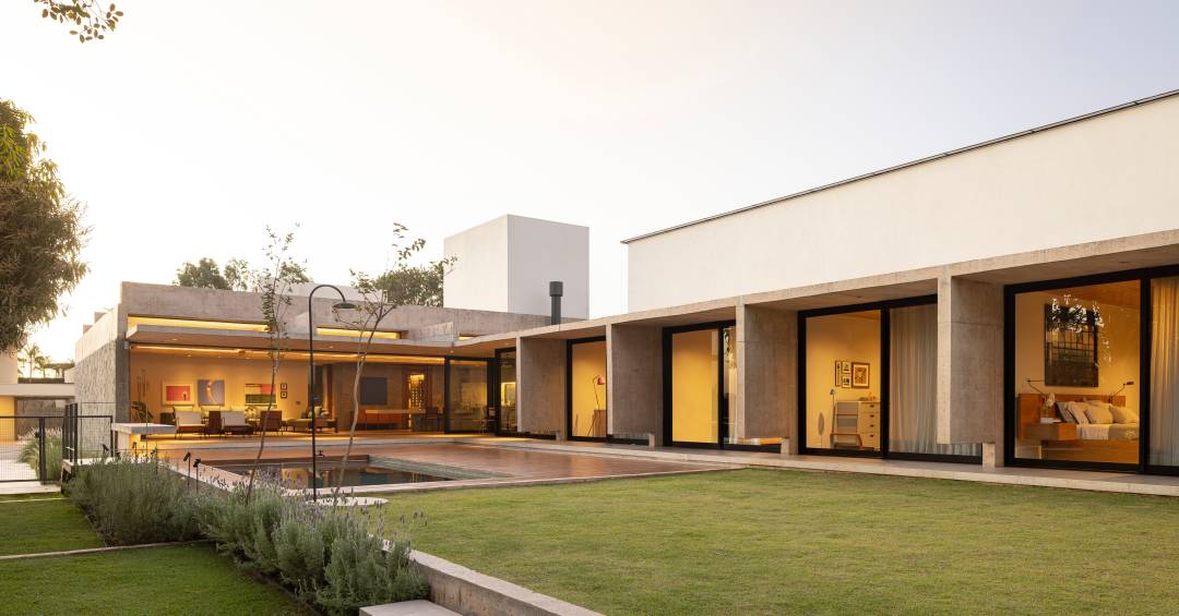 Casa em L com piscina