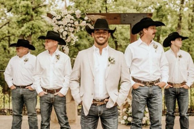 5 ideias de títulos:
1. Decoração de Casamento Country: Toques Rústicos e Elegantes
2. O Vestuário Perfeito para um Casamento Country: Da Noiva ao Noivo
3. Locais Ideais para um Casamento Country Inesquecível
4. Cardápio Country: Sabores Regionais para sua Celebração
5. Dicas Essenciais para Organizar seu Casamento Country dos Sonhos