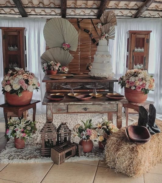 5 ideias de títulos:
1. Decoração de Casamento Country: Toques Rústicos e Elegantes
2. O Vestuário Perfeito para um Casamento Country: Da Noiva ao Noivo
3. Locais Ideais para um Casamento Country Inesquecível
4. Cardápio Country: Sabores Regionais para sua Celebração
5. Dicas Essenciais para Organizar seu Casamento Country dos Sonhos