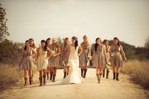 5 ideias de títulos:
1. Decoração de Casamento Country: Toques Rústicos e Elegantes
2. O Vestuário Perfeito para um Casamento Country: Da Noiva ao Noivo
3. Locais Ideais para um Casamento Country Inesquecível
4. Cardápio Country: Sabores Regionais para sua Celebração
5. Dicas Essenciais para Organizar seu Casamento Country dos Sonhos